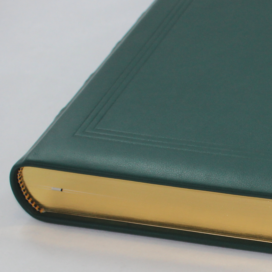 Dickes Gästebuch aus glattem Vollrindleder in allen Farben - mit Goldschnittblock