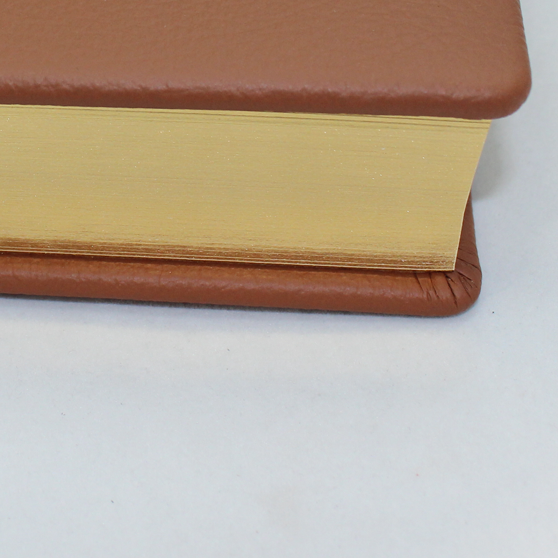 Dickes Gästebuch aus genarbtem Vollrindleder in allen Farben - mit Goldschnittblock