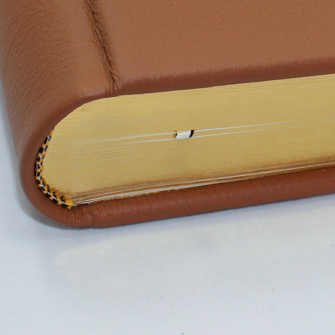 Dickes Gästebuch aus genarbtem Vollrindleder in allen Farben - mit Goldschnittblock