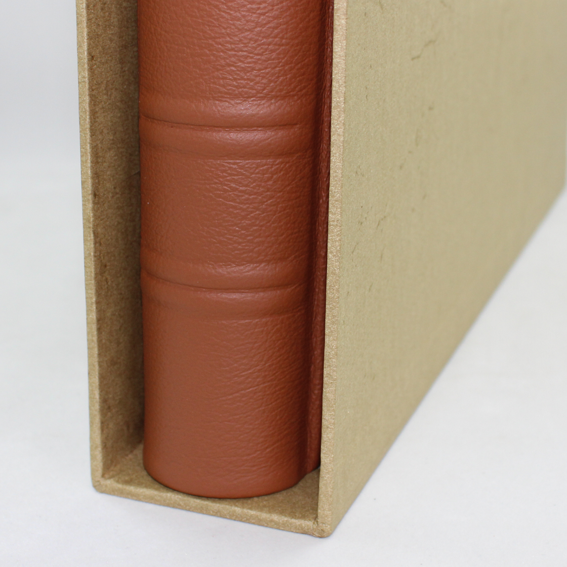 Dickes Gästebuch aus genarbtem Vollrindleder in allen Farben - mit Goldschnittblock