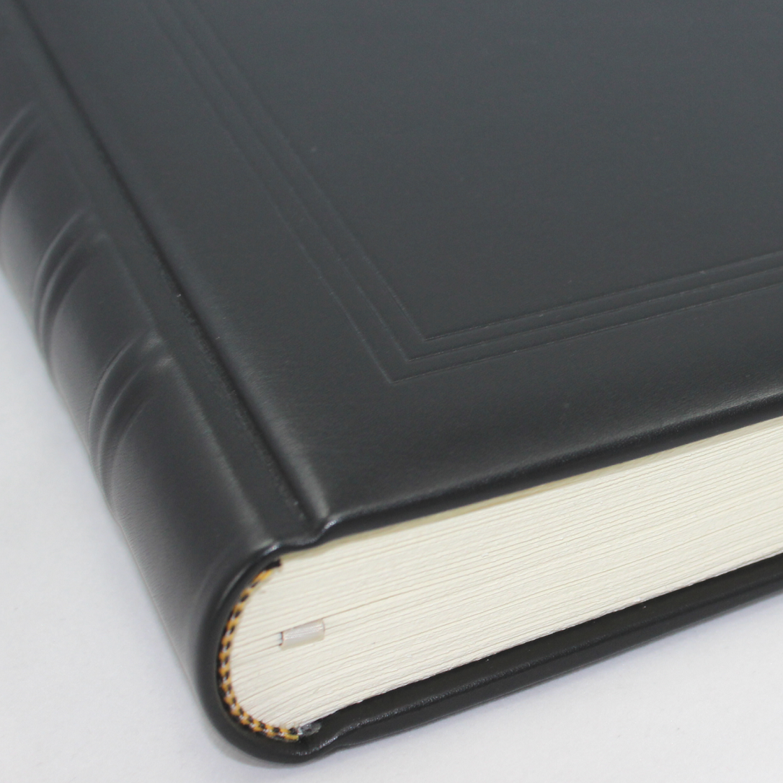 Dickes Gästebuch aus glattem Vollrindleder in allen Farben - mit handgerissenem Büttenblock
