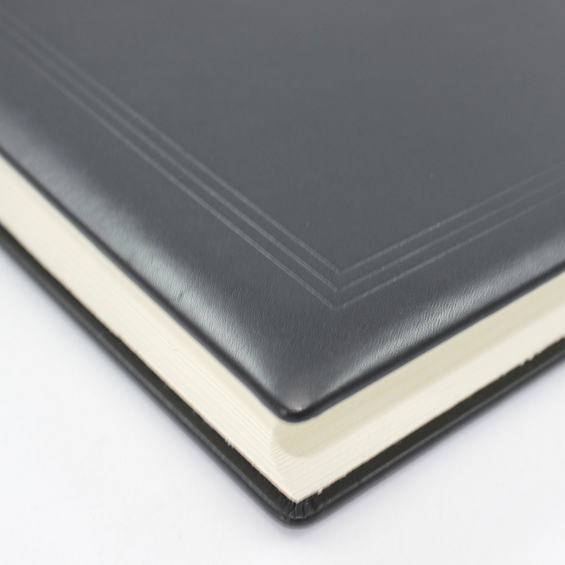 Dickes Gästebuch aus glattem Vollrindleder in allen Farben - mit handgerissenem Büttenblock