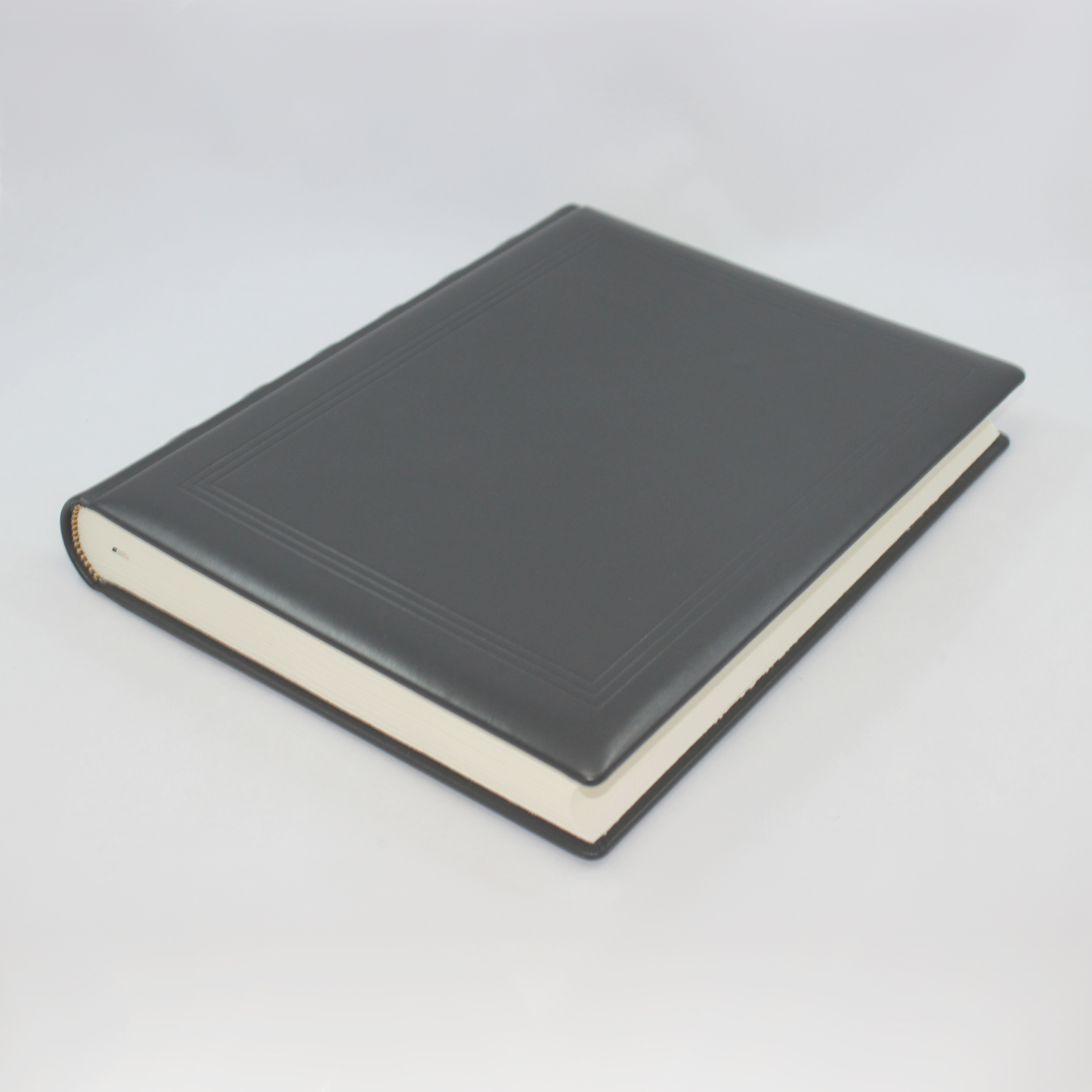 Dickes Gästebuch aus glattem Vollrindleder in allen Farben - mit handgerissenem Büttenblock