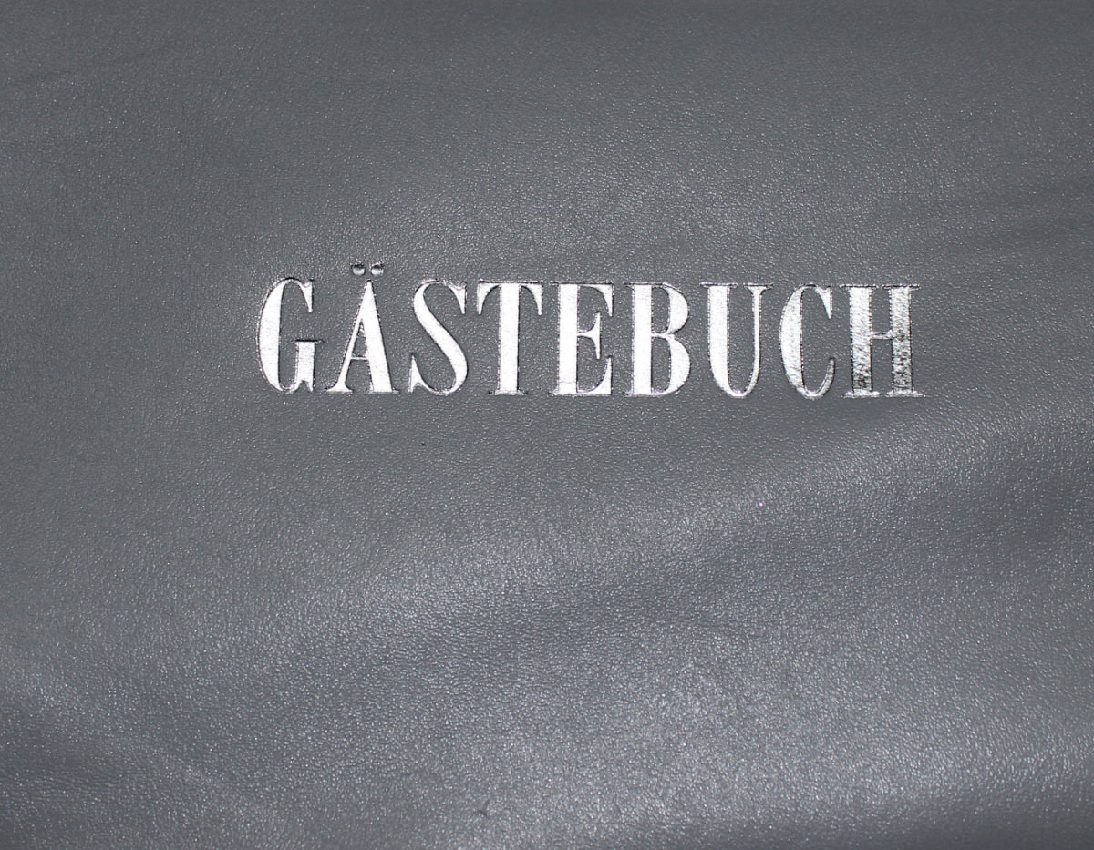 Modernes Gästebuch Querformat aus glattem Vollrindleder in allen Farben